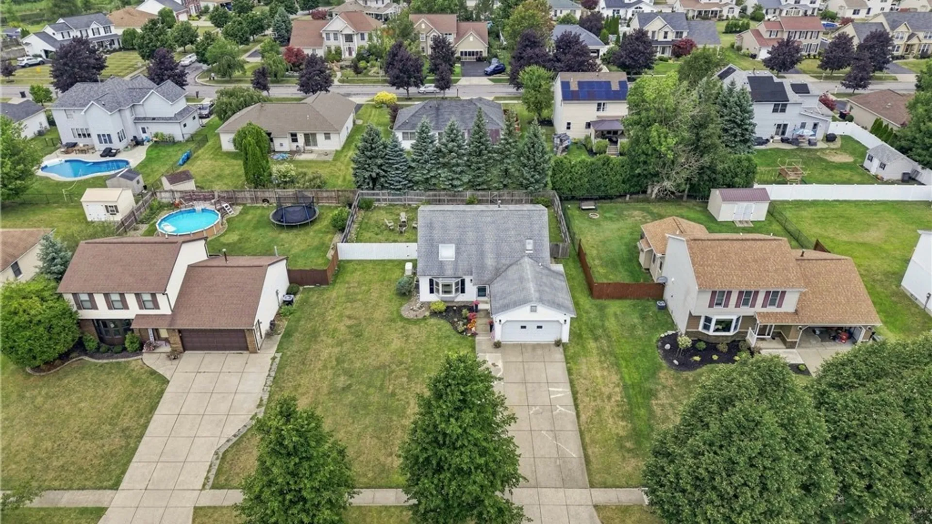 Property at 37 Country Place, Lancaster, NY 14086 44