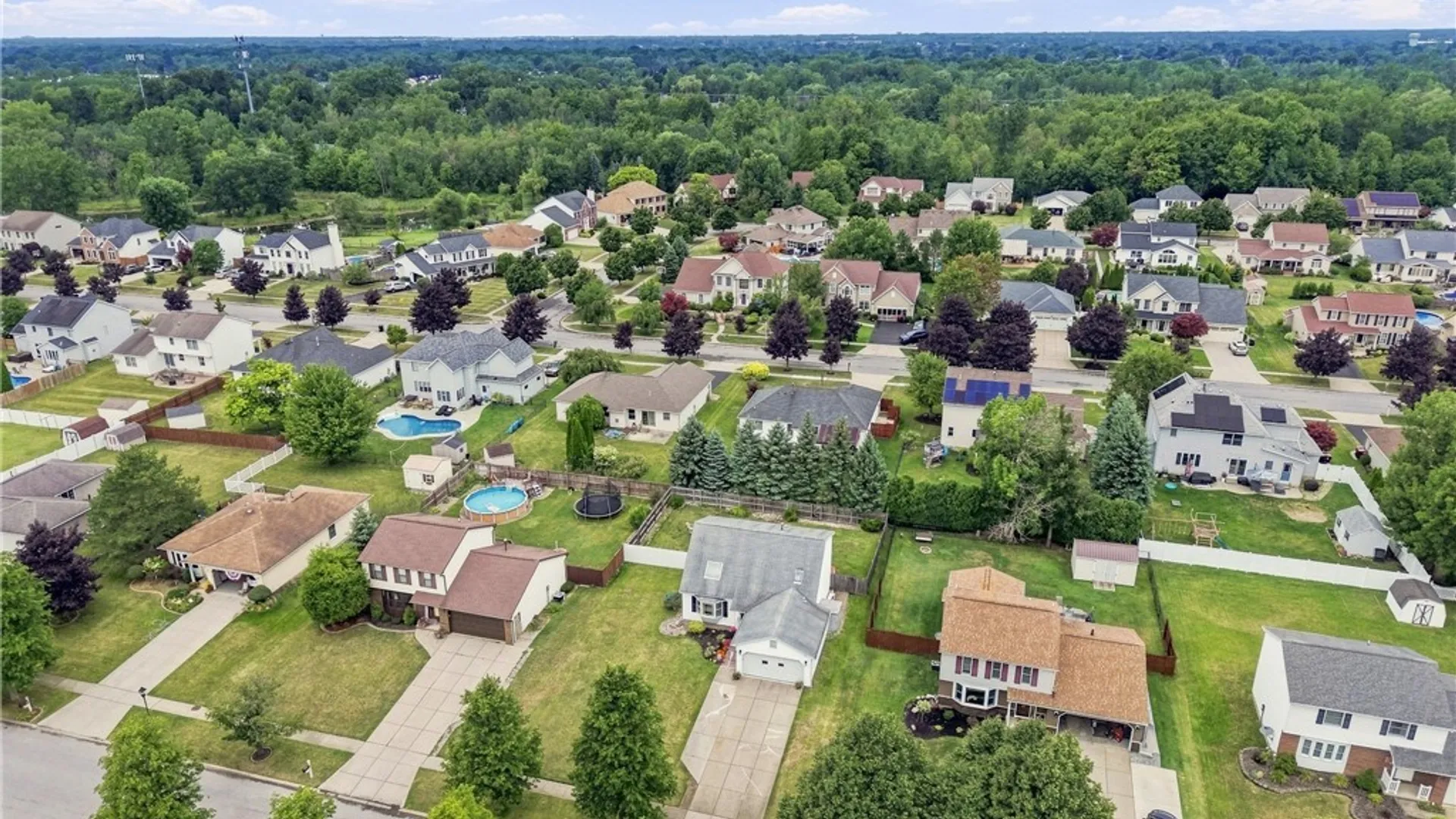 Property at 37 Country Place, Lancaster, NY 14086 45