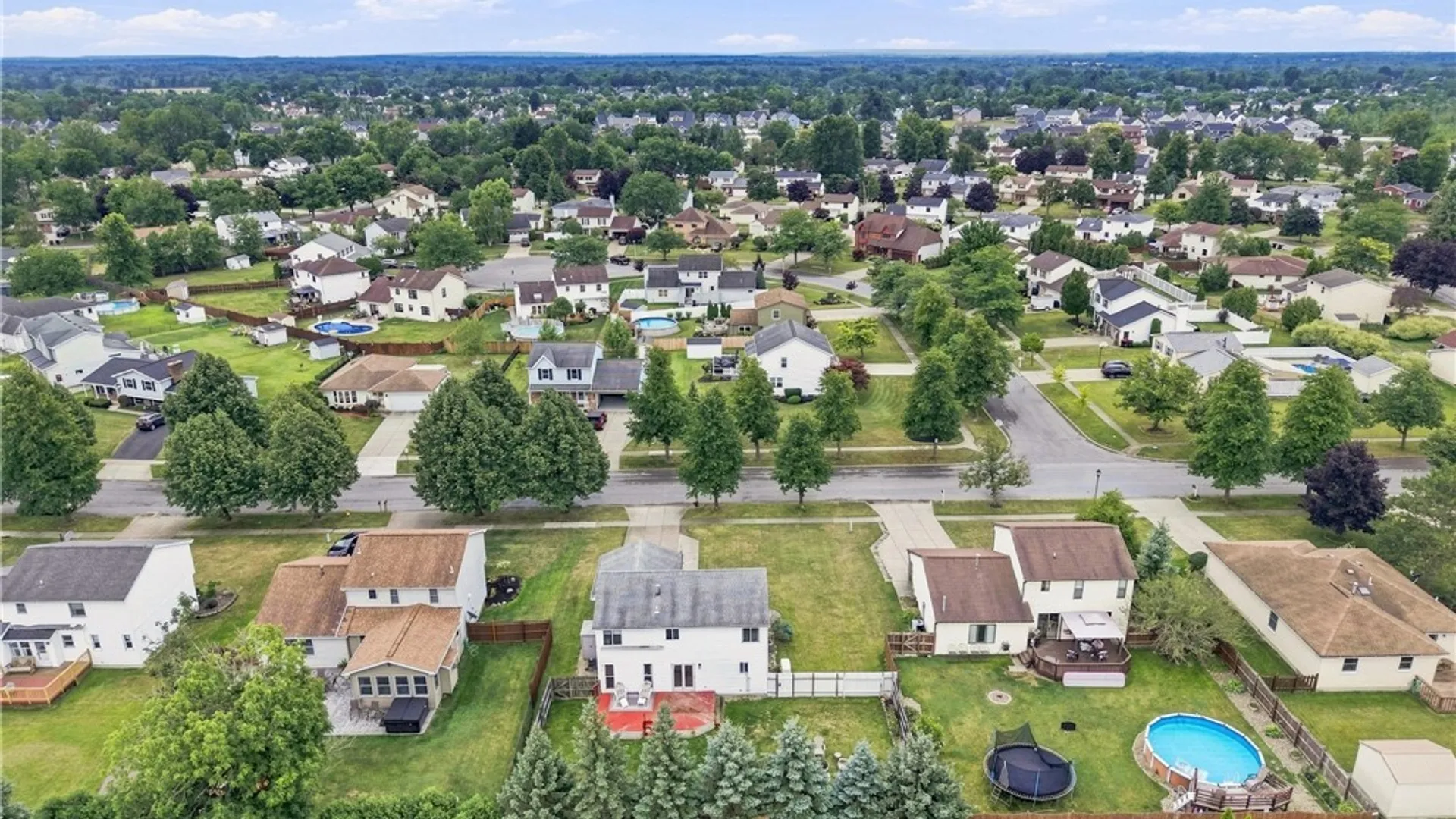 Property at 37 Country Place, Lancaster, NY 14086 46