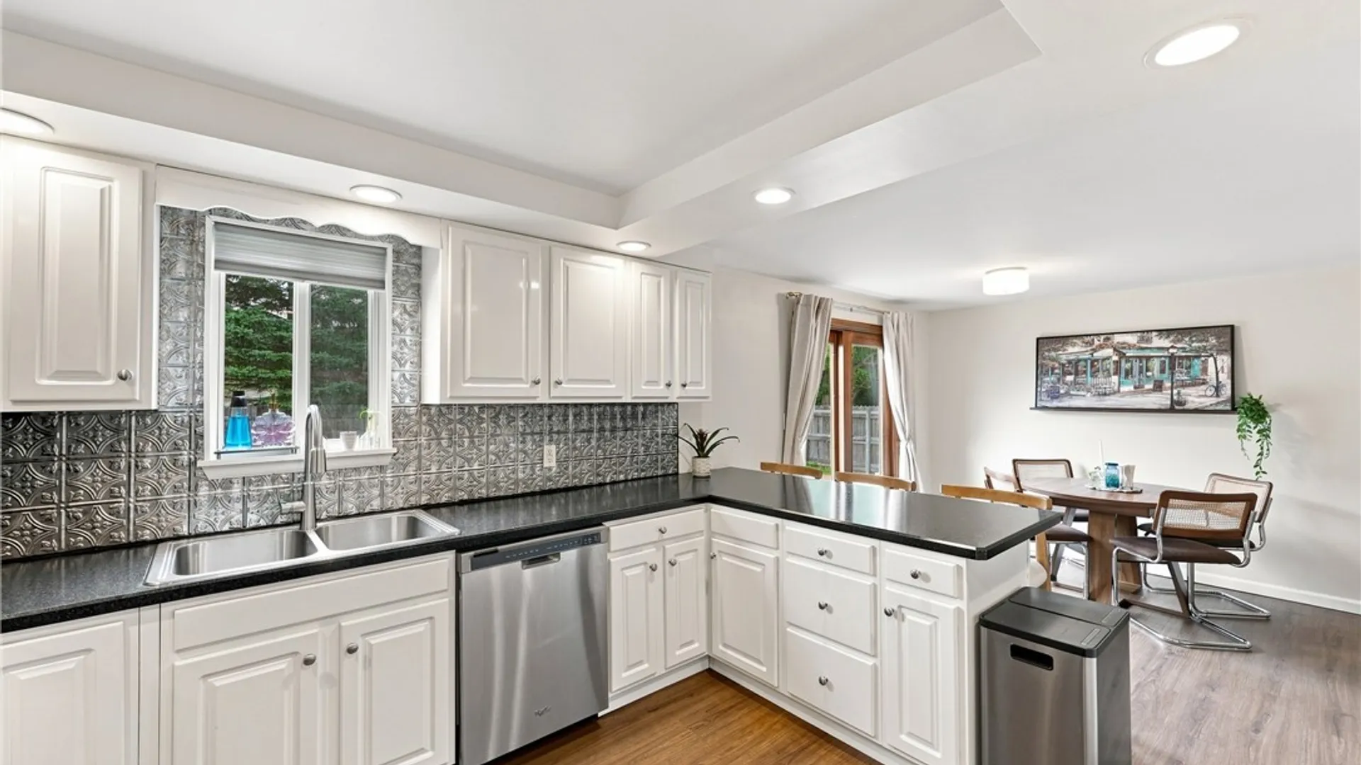 Property at 37 Country Place, Lancaster, NY 14086 16