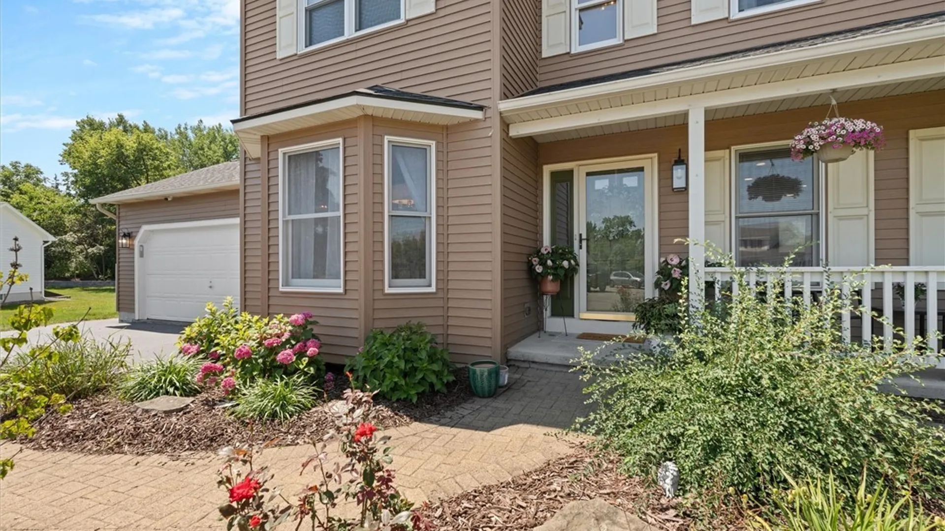 Property at 4325 Lazybrook Circle, Clay, NY 13088 3