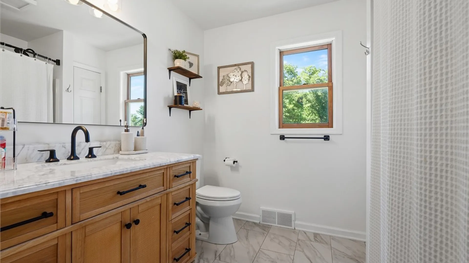 Property at 4325 Lazybrook Circle, Clay, NY 13088 23