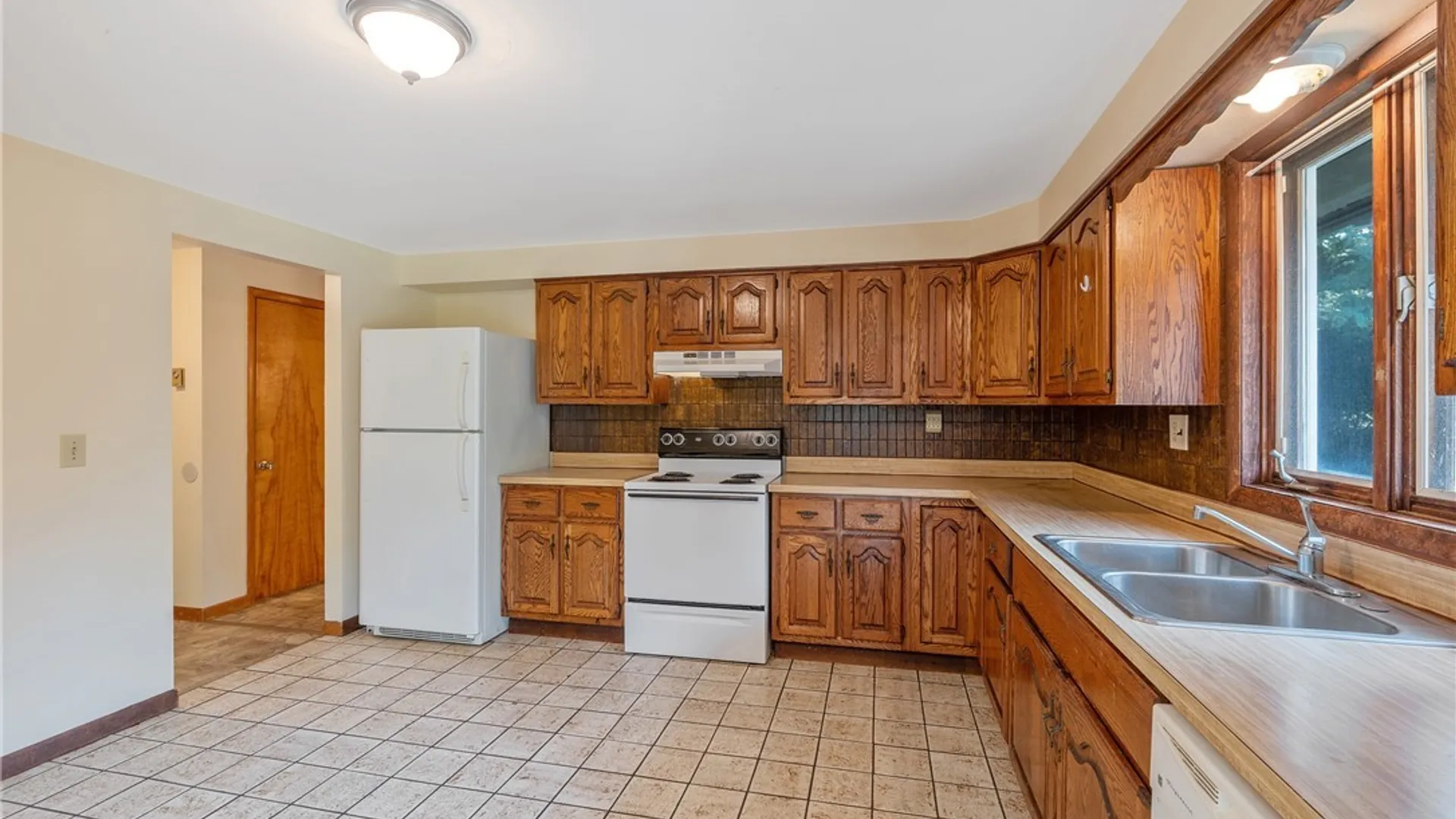 Property at 101 Saturn Drive, Syracuse, NY 13205 9