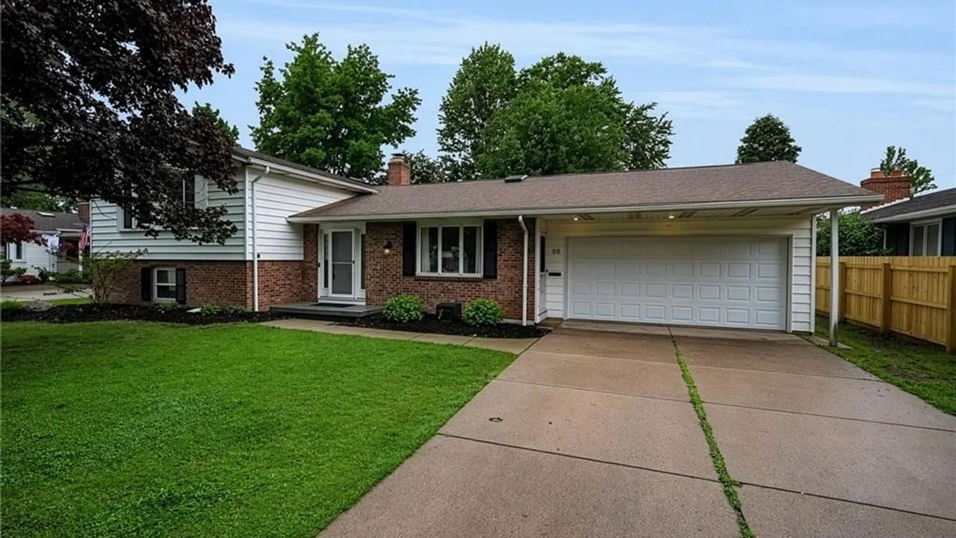 Property at 38 Sandhurst Lane, Amherst, NY 14221 3