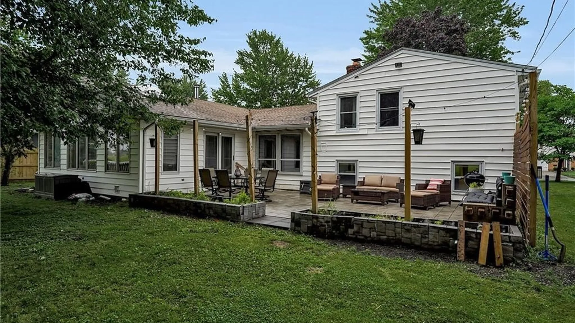 Property at 38 Sandhurst Lane, Amherst, NY 14221 38