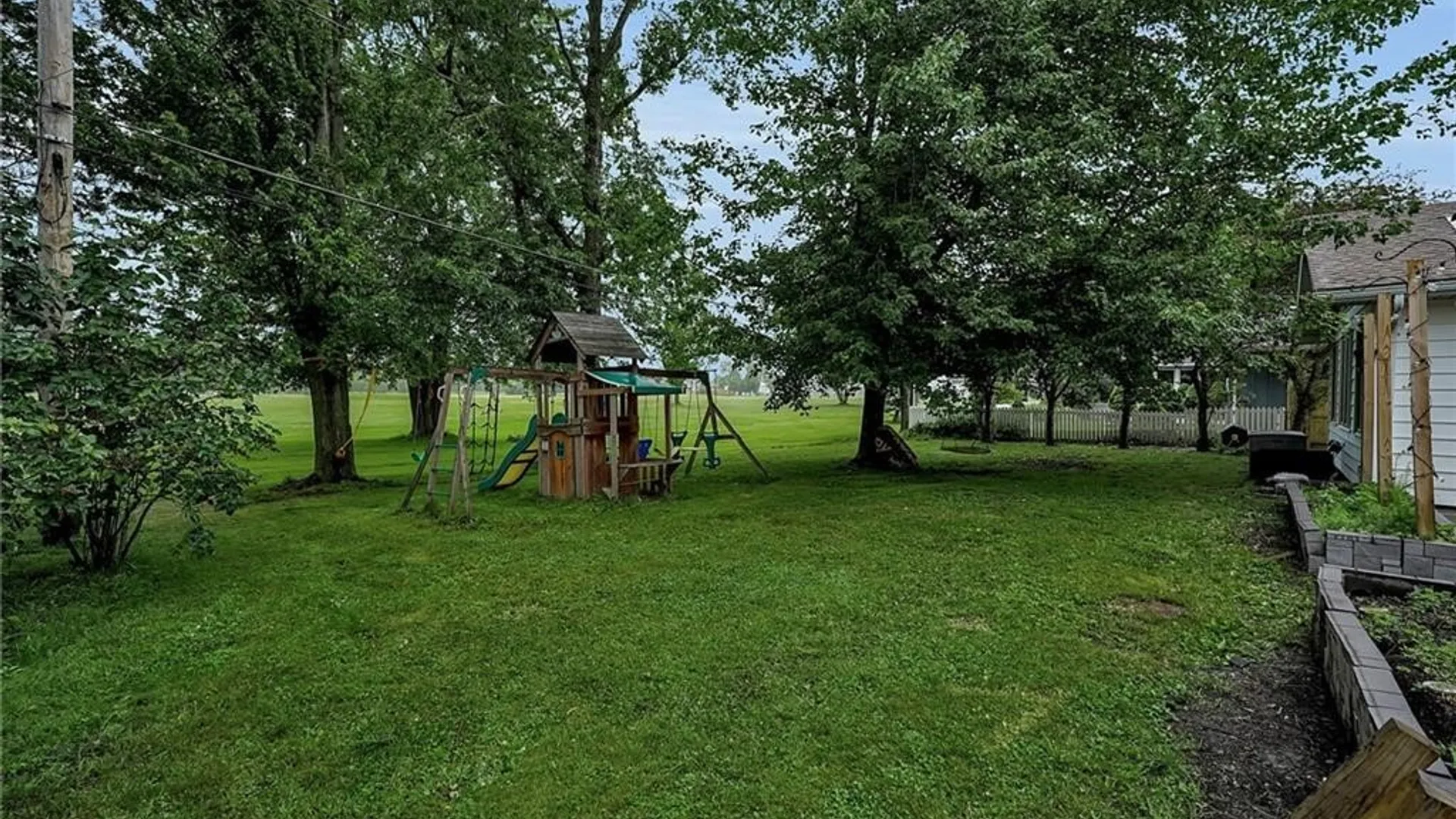 Property at 38 Sandhurst Lane, Amherst, NY 14221 39