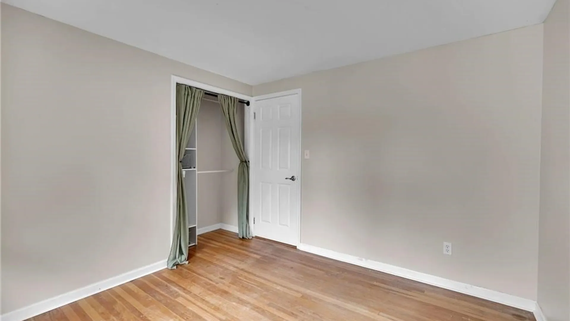 Property at 38 Sandhurst Lane, Amherst, NY 14221 22