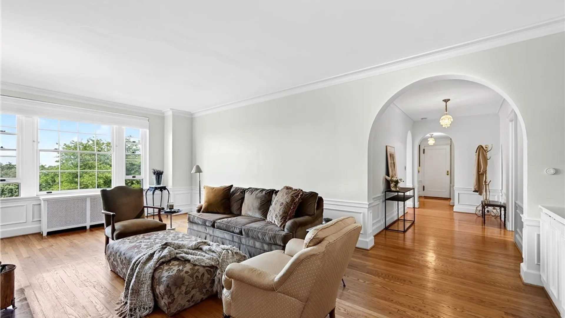 Property at 33 Gates Circle, Buffalo, NY 14209 9