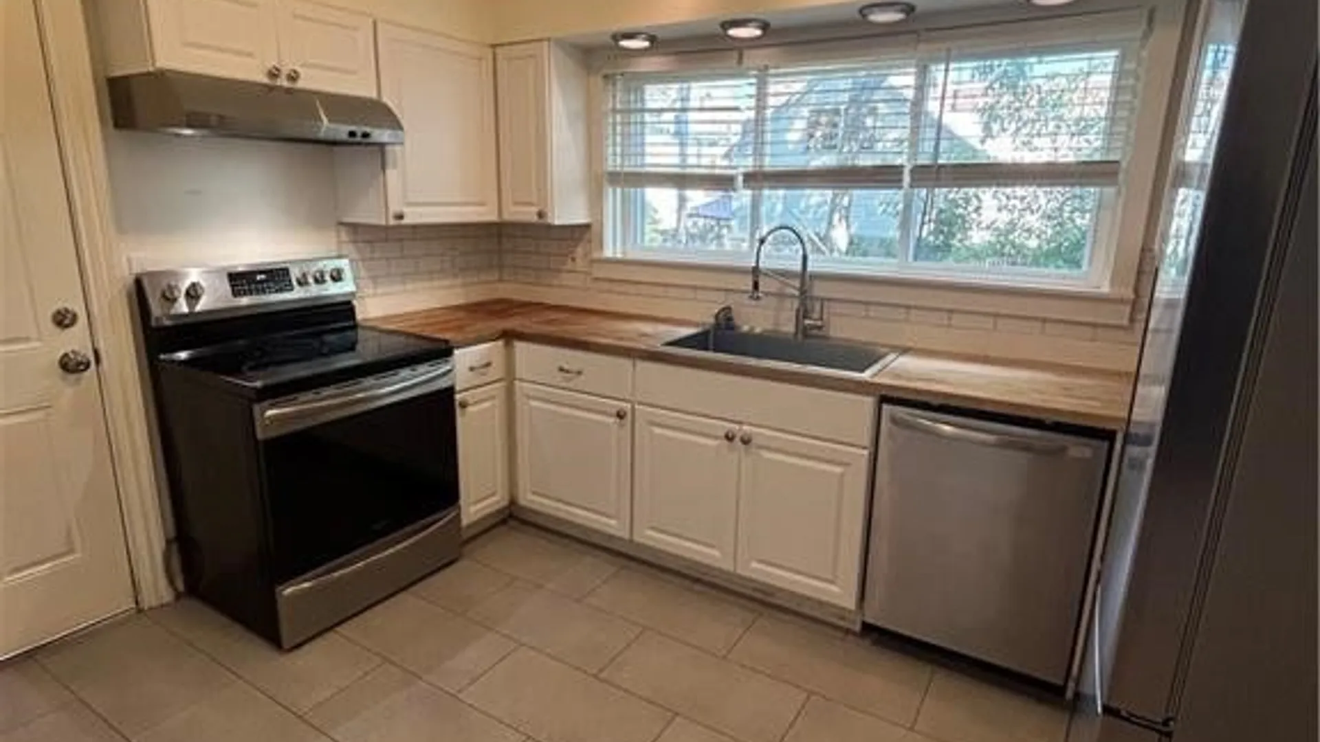 Property at 352 Auburn Avenue, Buffalo, NY 14213 4