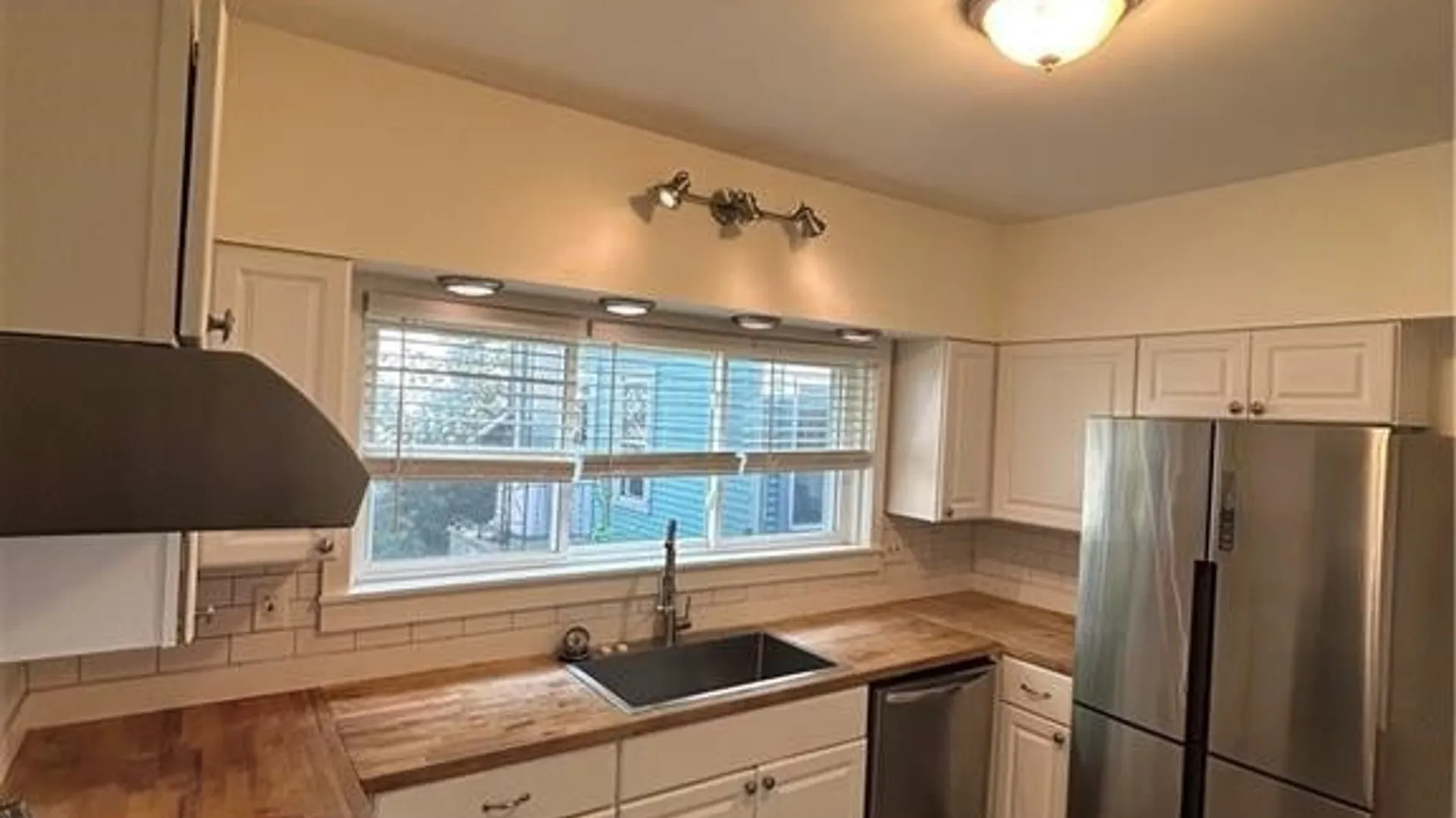 Property at 352 Auburn Avenue, Buffalo, NY 14213 5