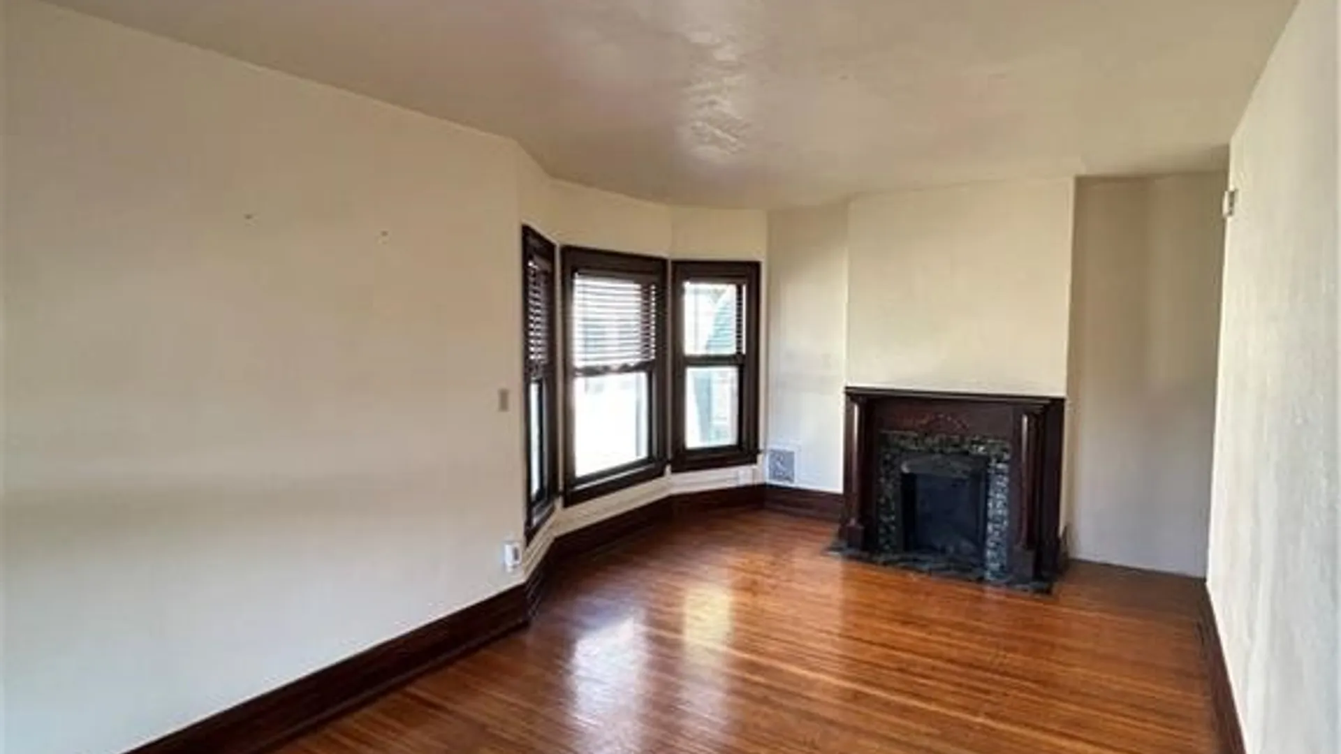 Property at 352 Auburn Avenue, Buffalo, NY 14213 28