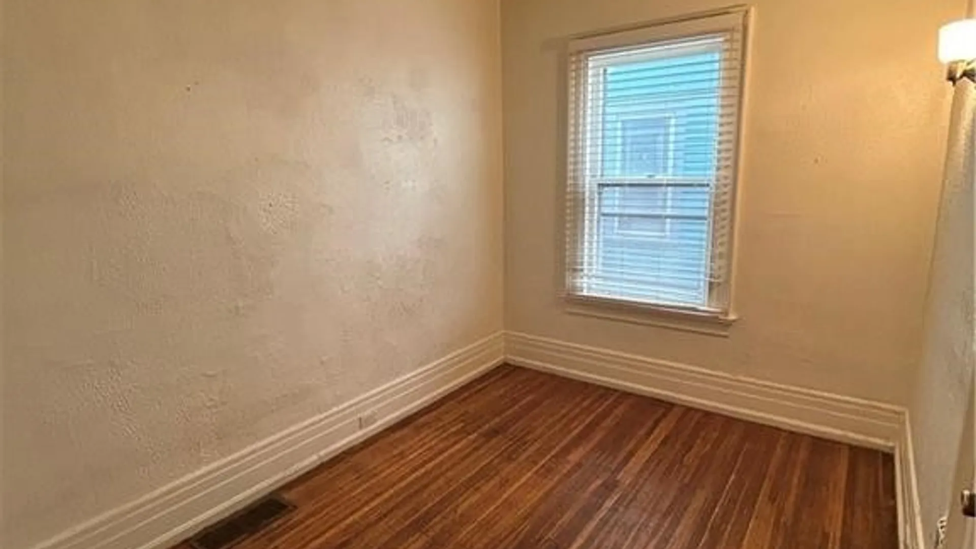 Property at 352 Auburn Avenue, Buffalo, NY 14213 30