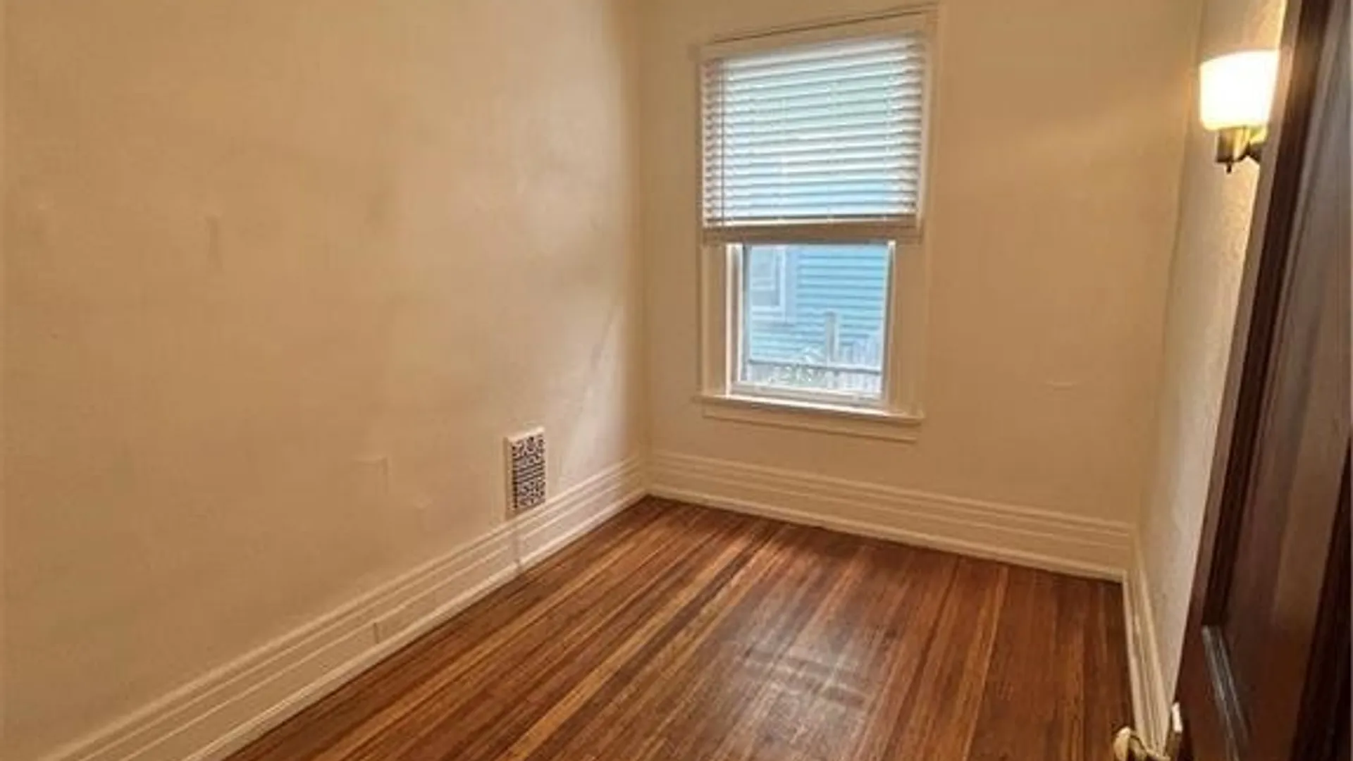 Property at 352 Auburn Avenue, Buffalo, NY 14213 32