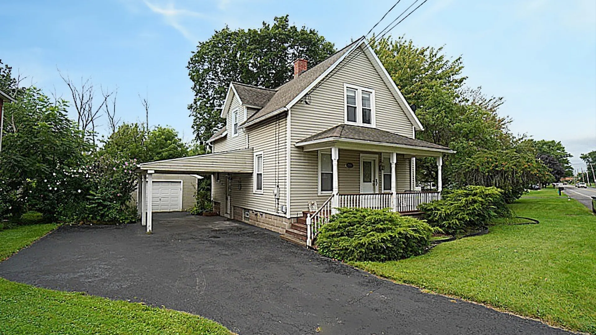 Property at 2398 Niagara Road, Wheatfield, NY 14304 3
