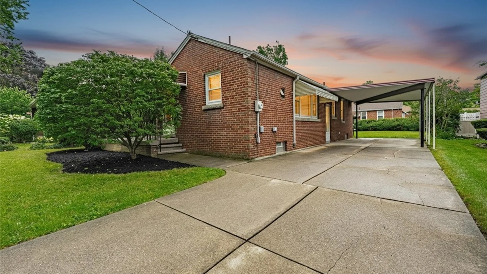 Property at 807 Maple Avenue, Niagara Falls, NY 14305 4