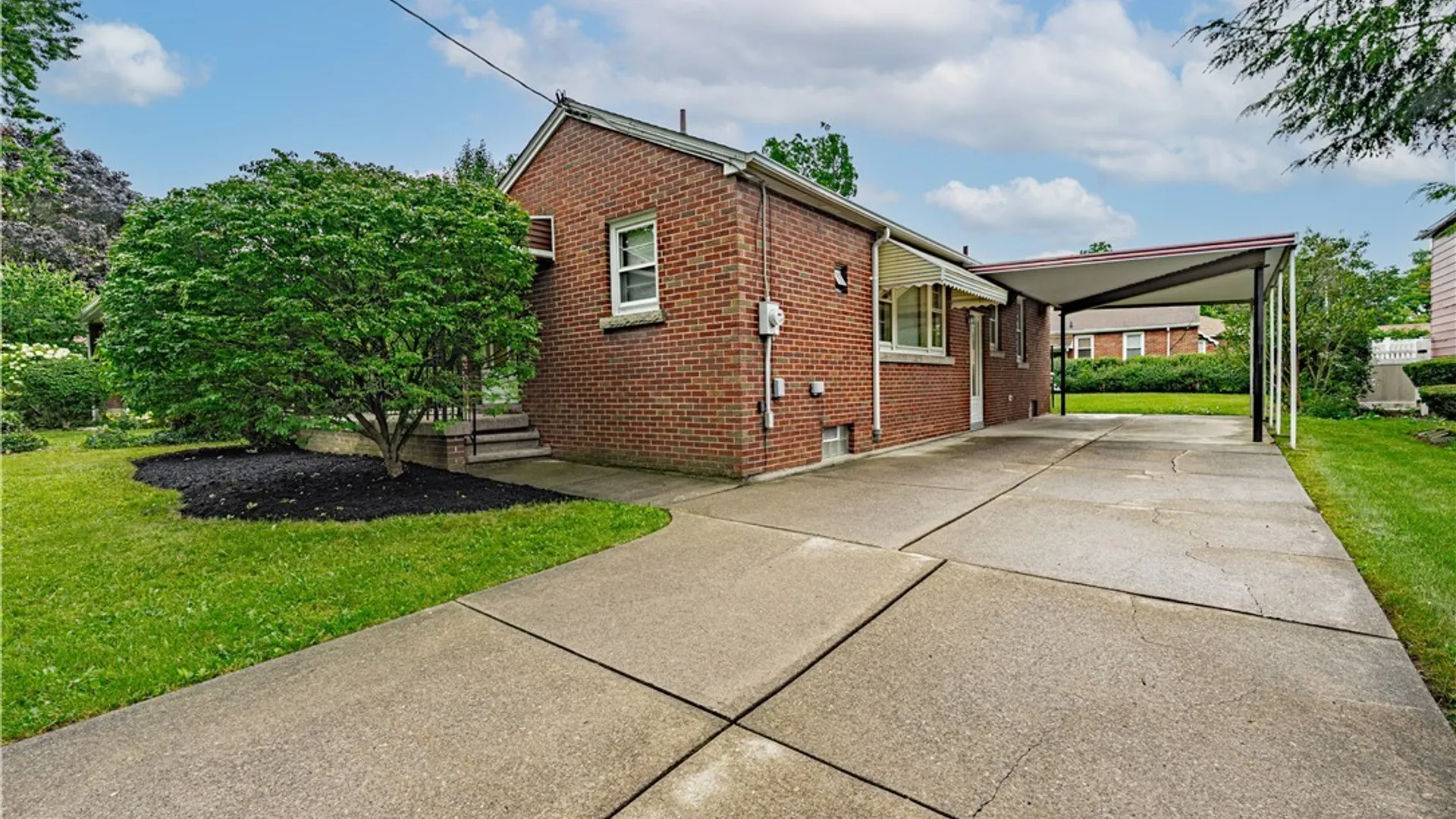 Property at 807 Maple Avenue, Niagara Falls, NY 14305 5