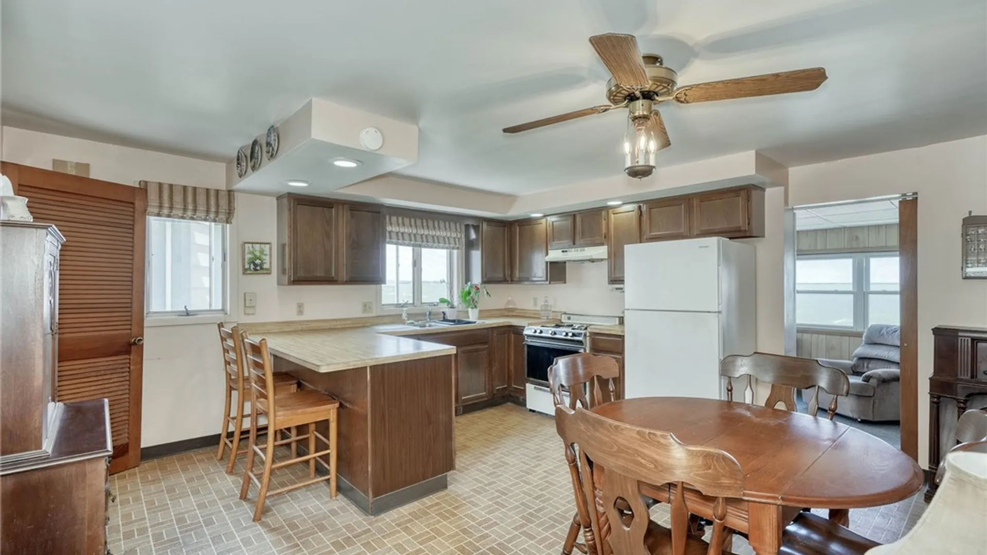 Property at 374 Lake Road, Webster, NY 14580 10