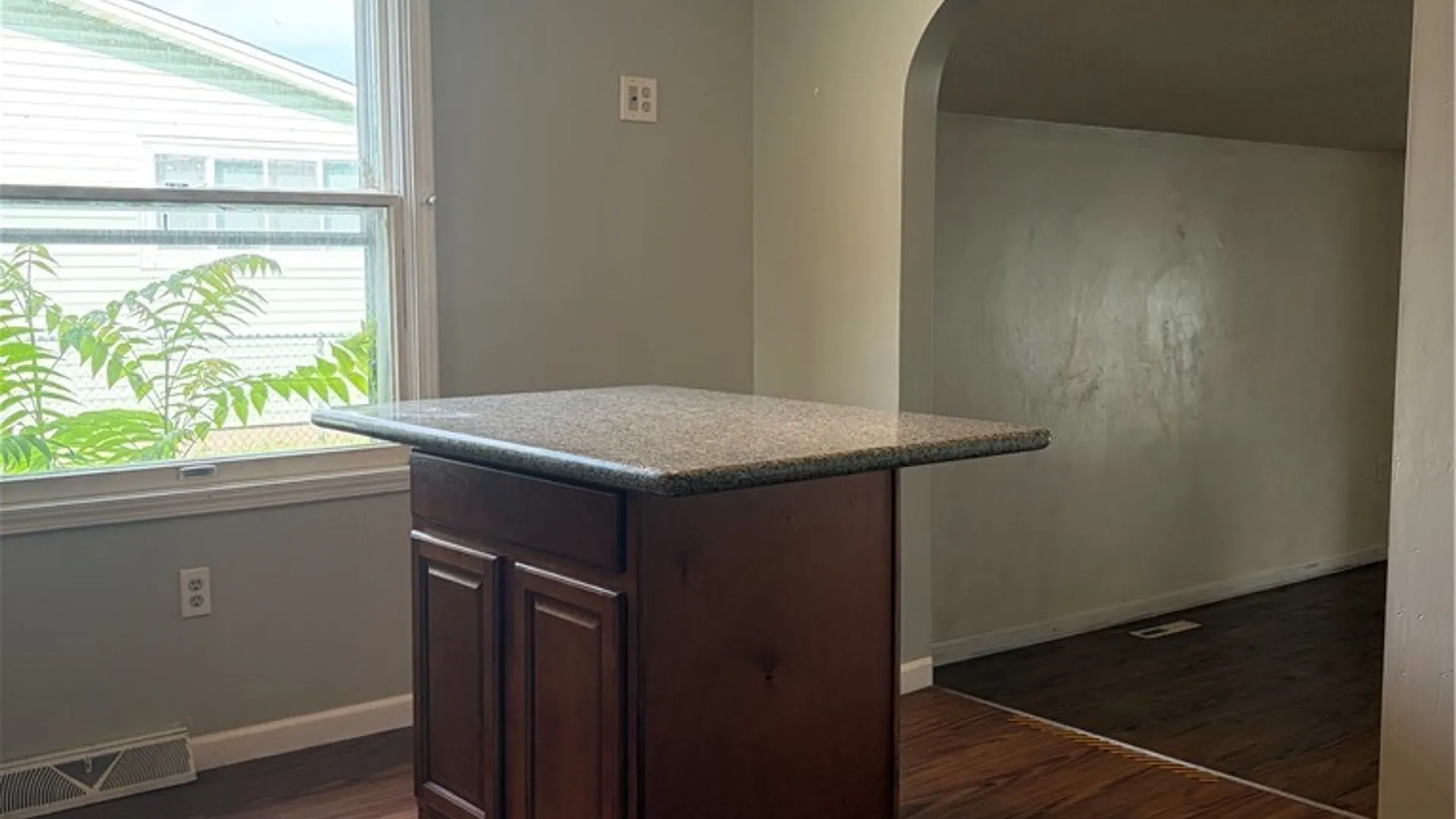 Property at 2027 Tuscarora Road, Niagara, NY 14304 9