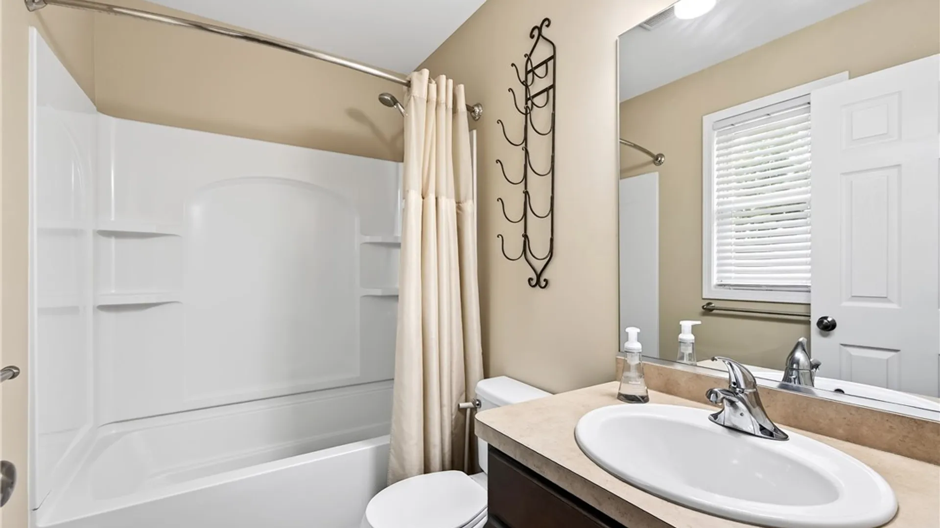 Property at 22 Vista Court, West Seneca, NY 14224 22