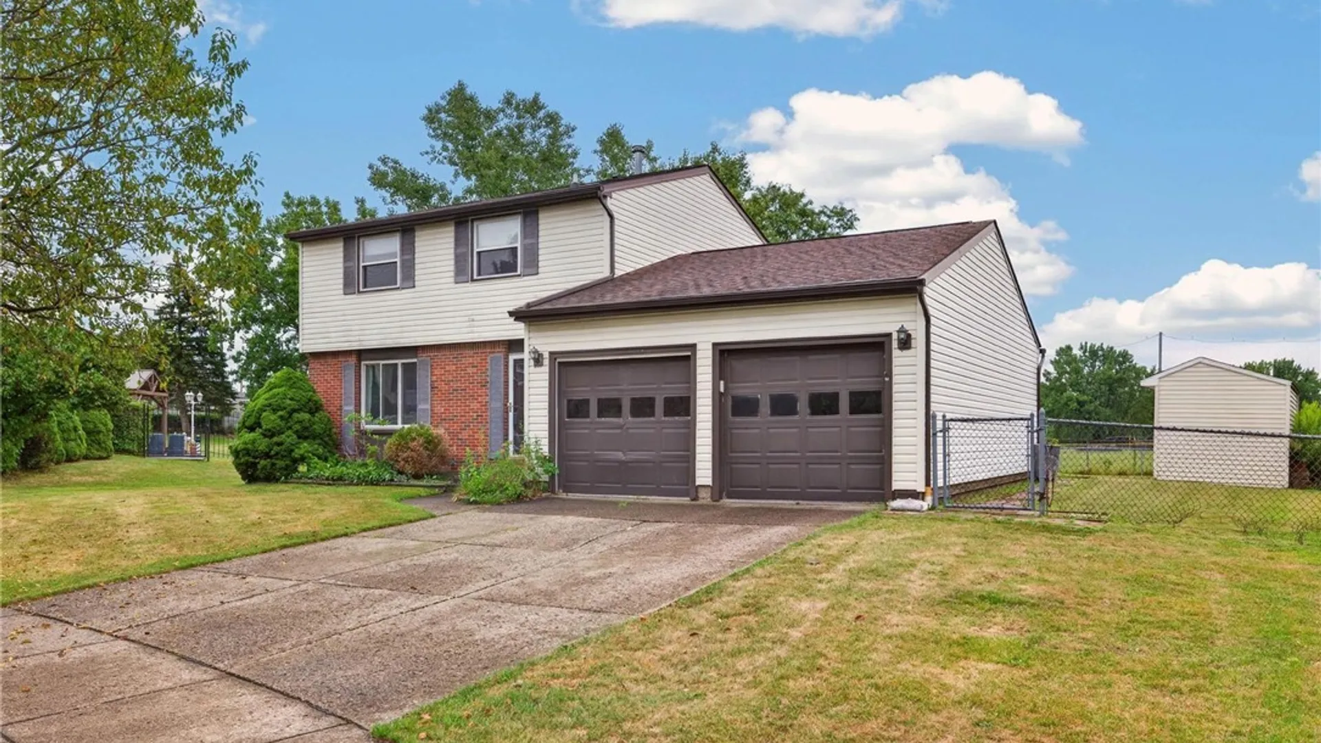 Property at 29 Woodgate Drive, Cheektowaga, NY 14227 3