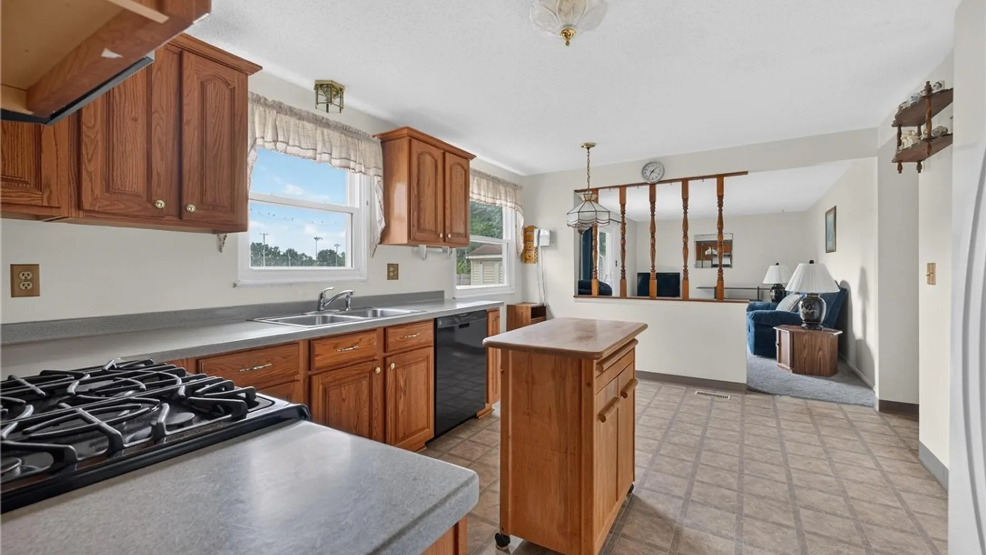 Property at 29 Woodgate Drive, Cheektowaga, NY 14227 6