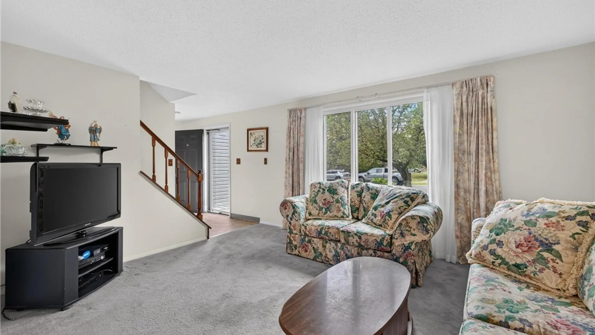 Property at 29 Woodgate Drive, Cheektowaga, NY 14227 10
