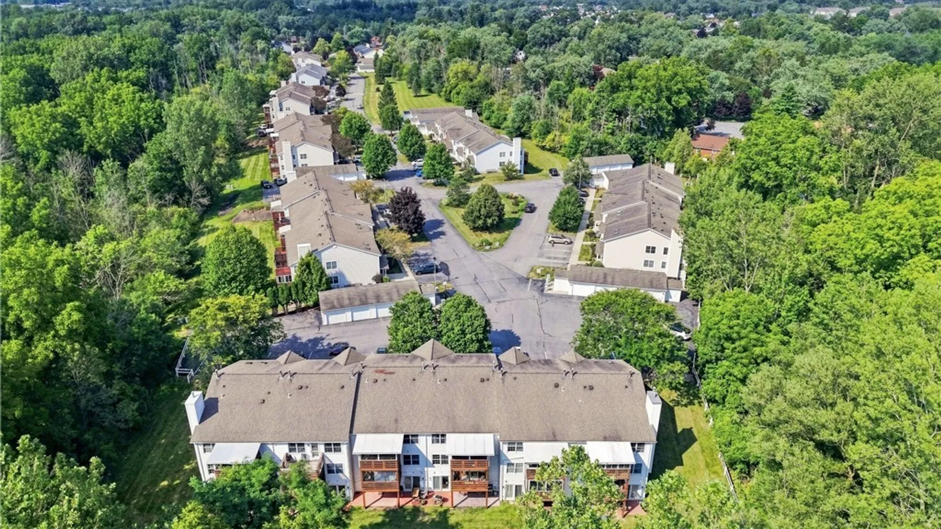 Property at 160 Olde Stone Lane, Lancaster, NY 14086 46