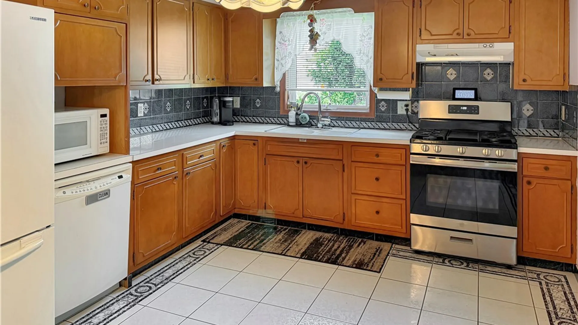 Property at 119 Longwood Drive, DeWitt, NY 13057 6