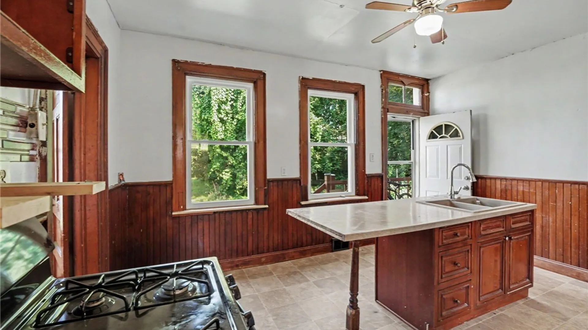 Property at 59 Edna Place, Buffalo, NY 14209 5
