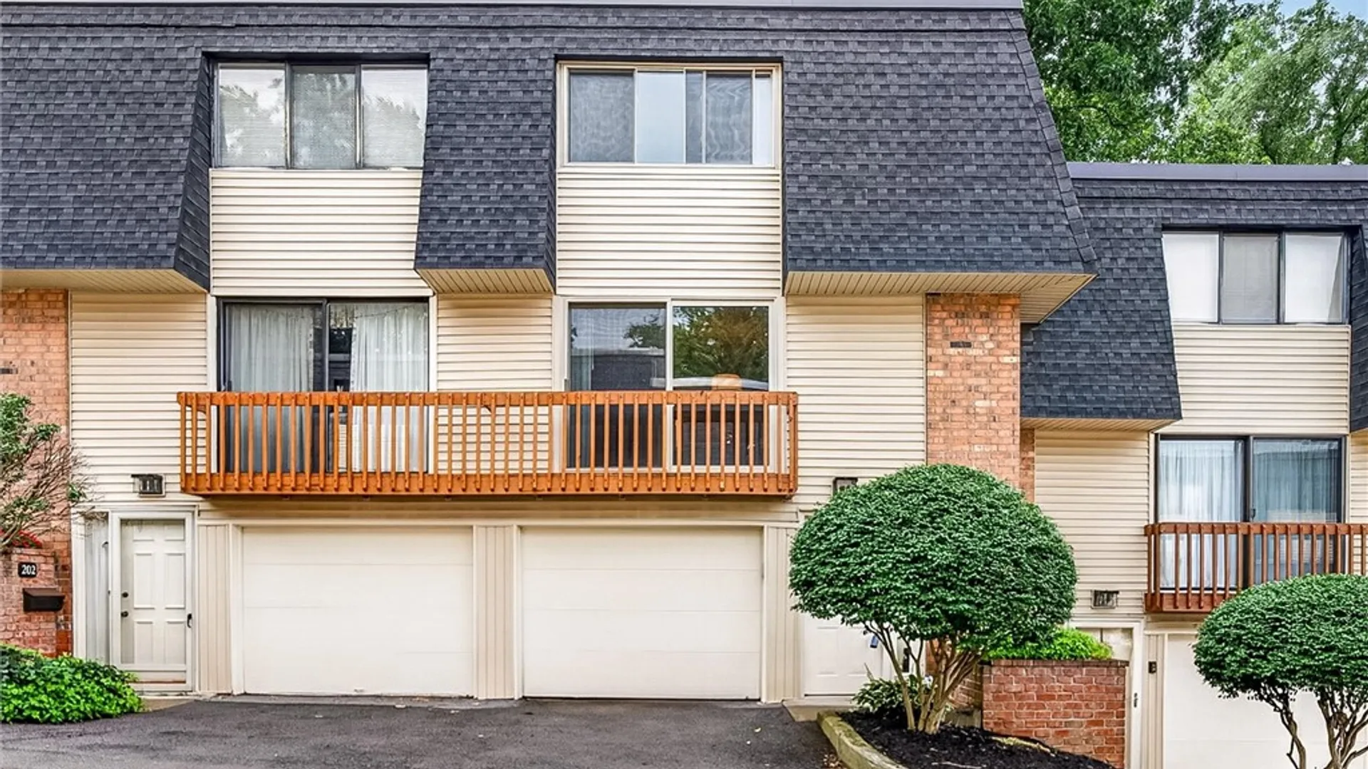 Property at 206 Penn Lane, Penfield, NY 14625 4