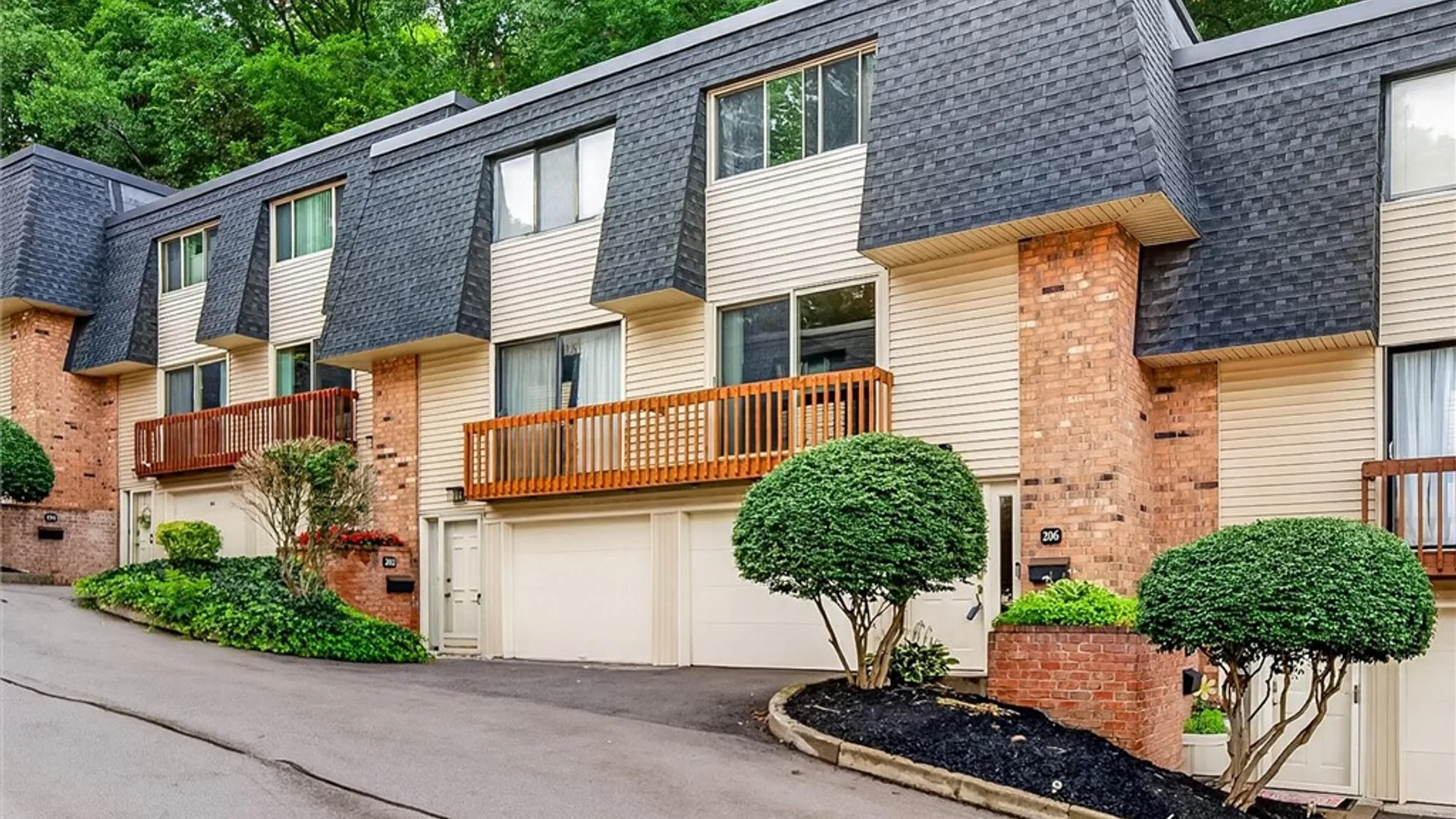 Property at 206 Penn Lane, Penfield, NY 14625 5