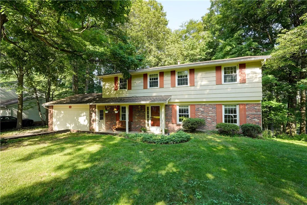 Property at 20 Chesham Way, Perinton, NY 14450