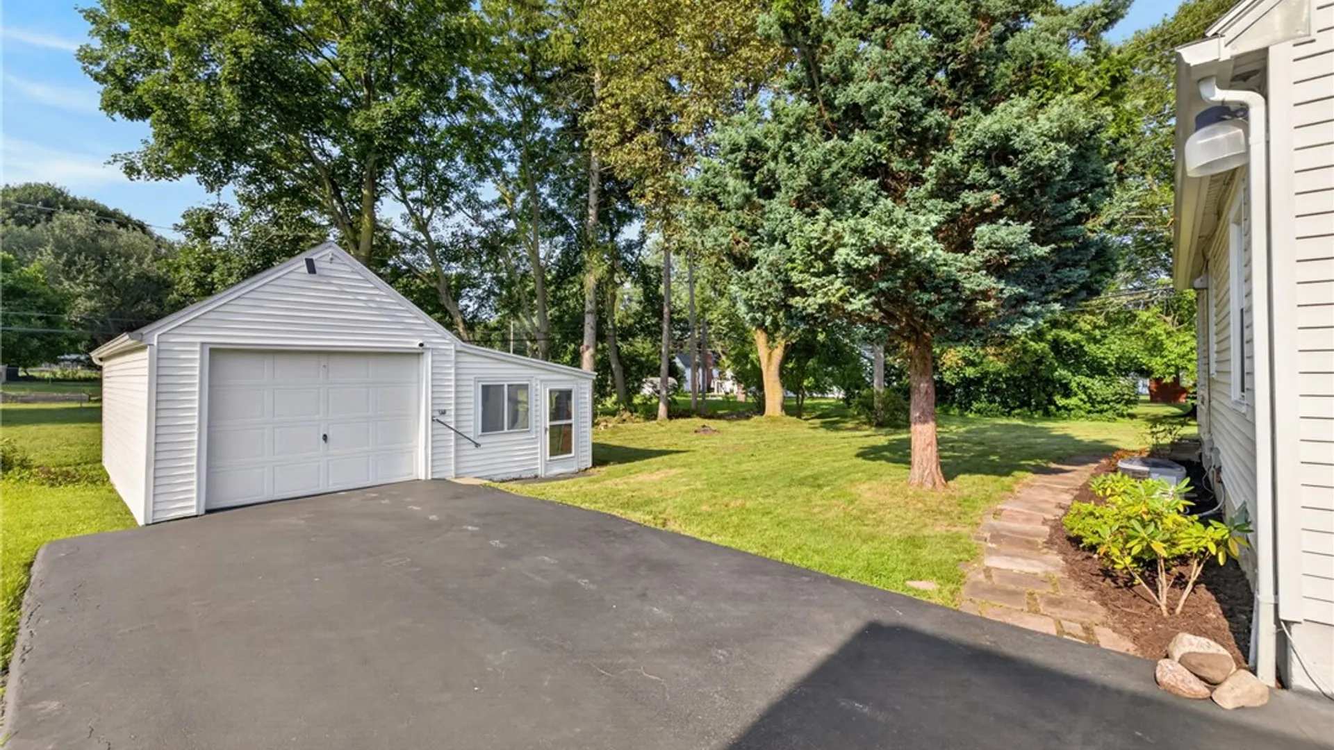 Property at 250 Harwick Road, Irondequoit, NY 14609 23