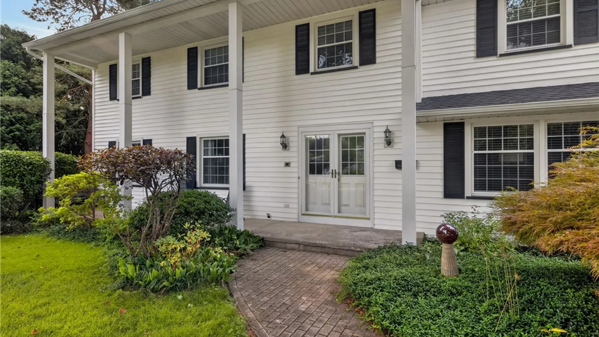 Property at 15 Willowhurst Drive, Penfield, NY 14526 4