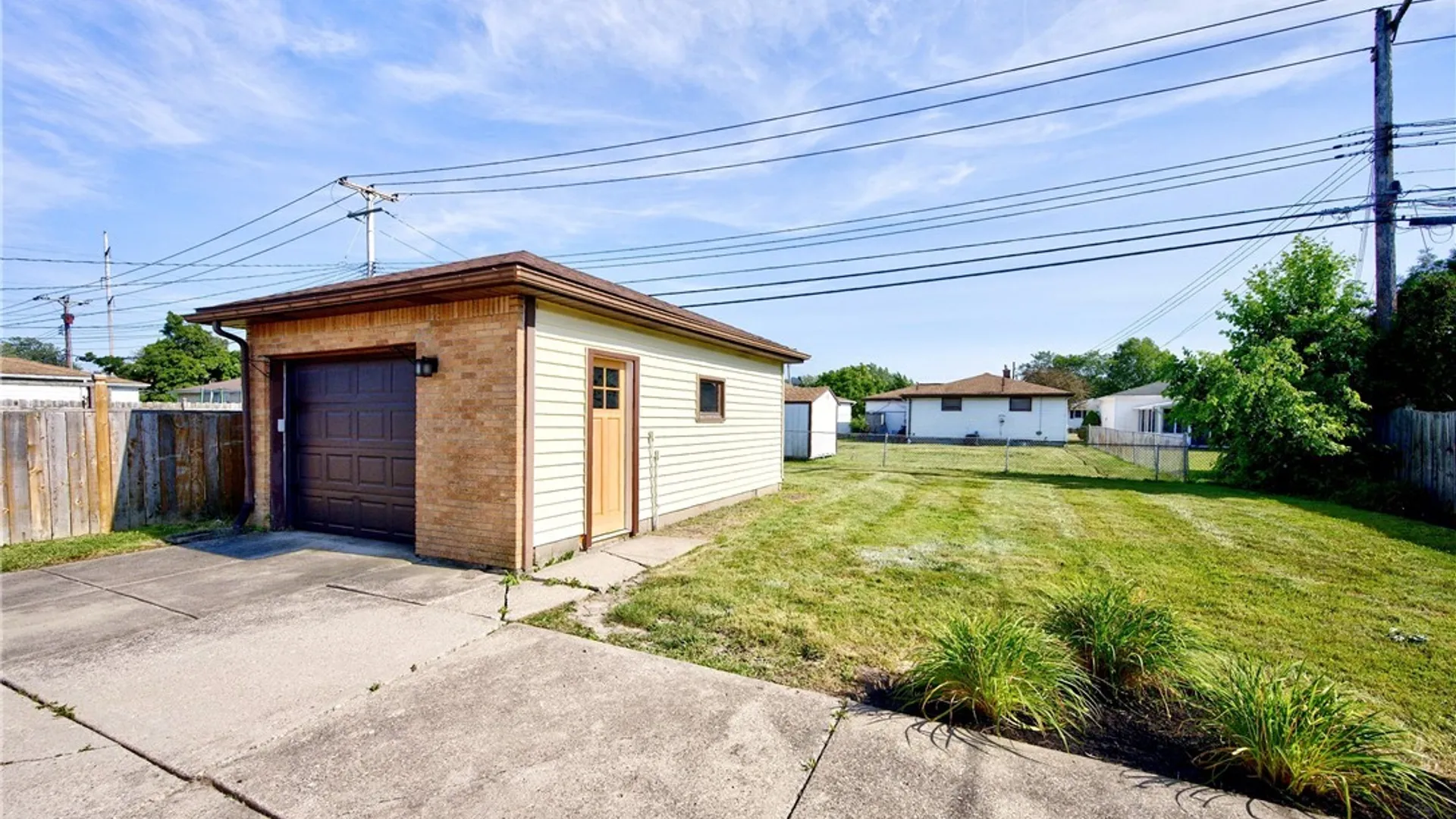 Property at 305 Lydia Lane, Cheektowaga, NY 14225 20