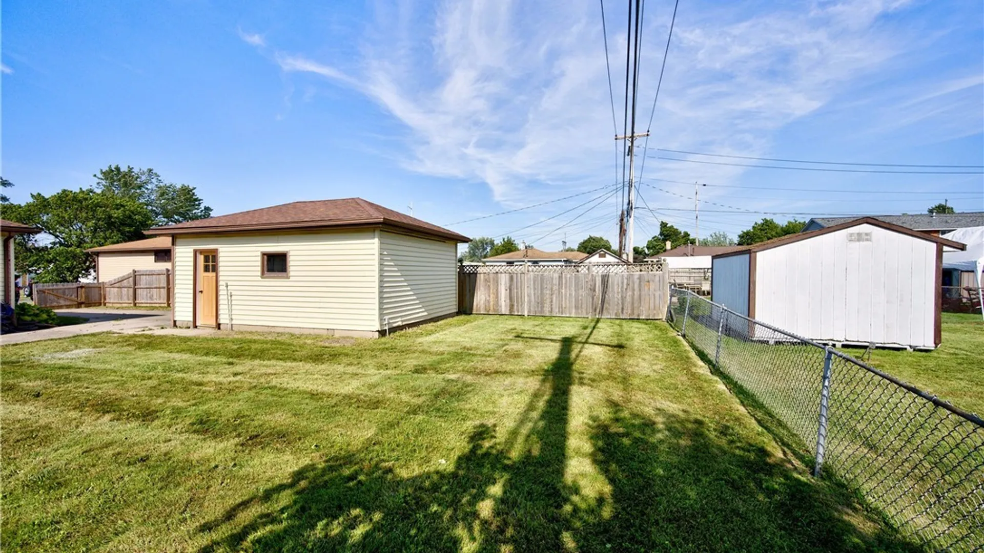 Property at 305 Lydia Lane, Cheektowaga, NY 14225 23