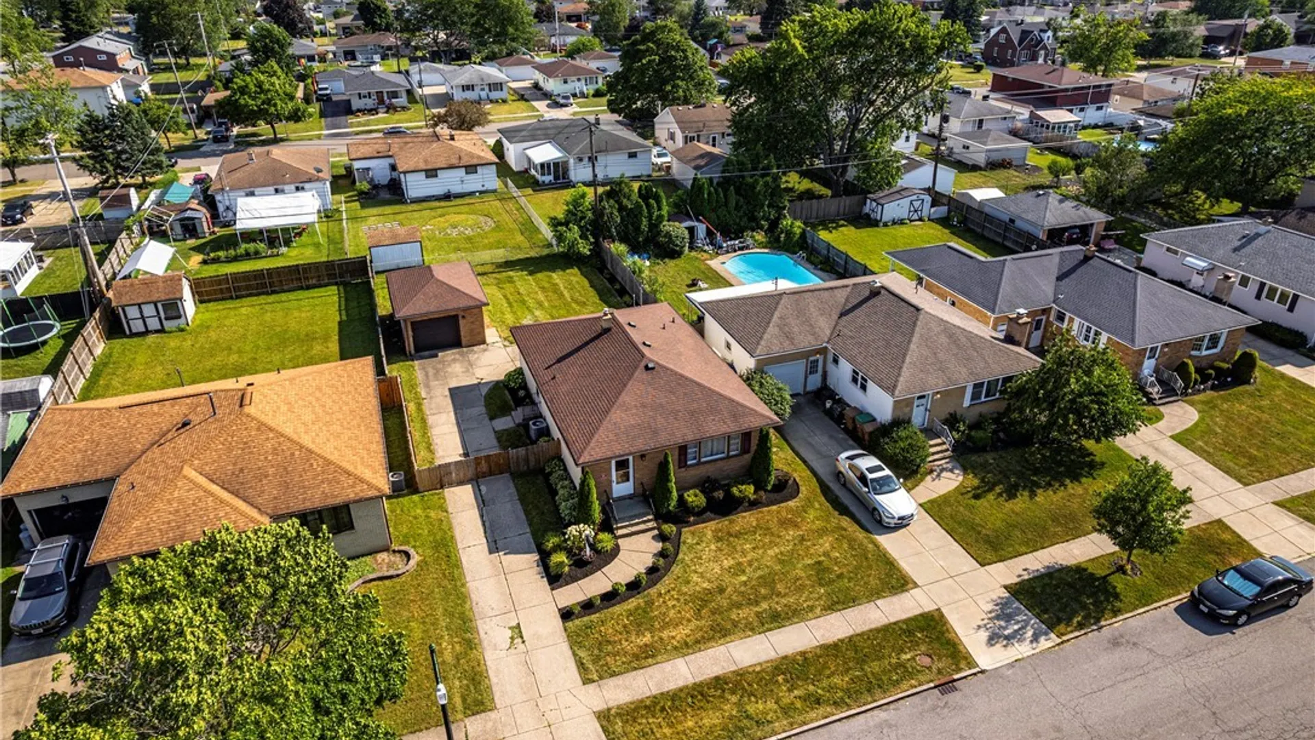 Property at 305 Lydia Lane, Cheektowaga, NY 14225 24