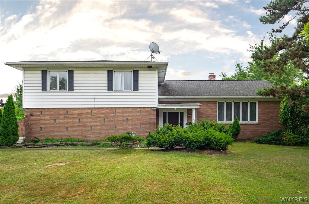 Property at 66 Four Seasons Road, Amherst, NY 14226