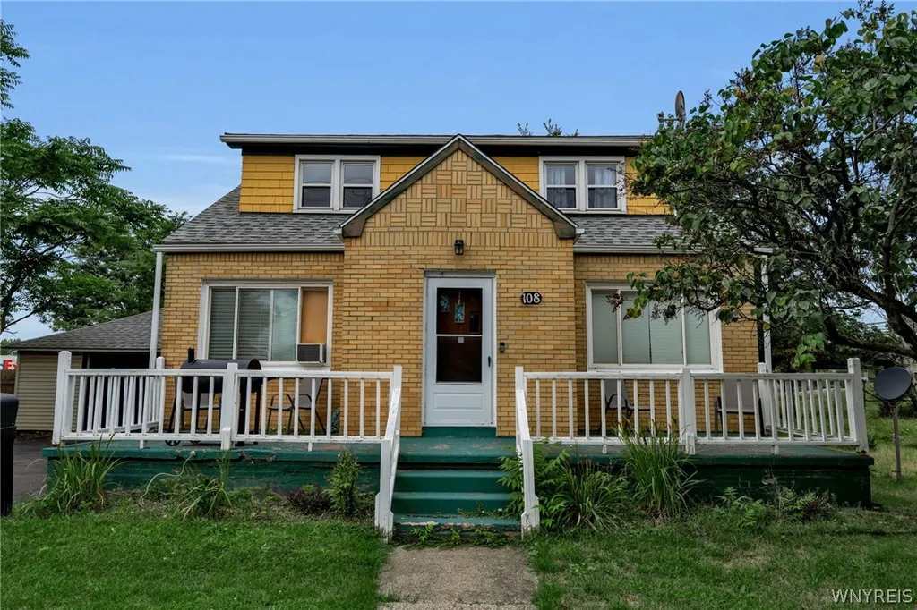 Property at 108 Pinehurst Avenue, Cheektowaga, NY 14225