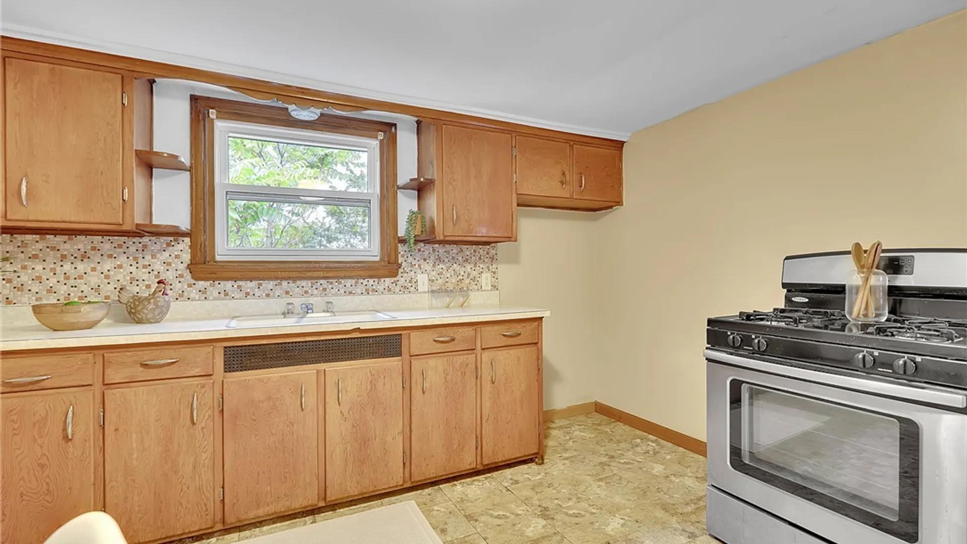 Property at 108 Pinehurst Avenue, Cheektowaga, NY 14225 7