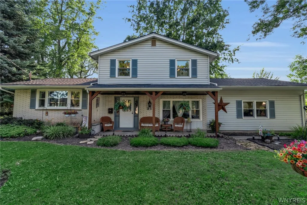 Property at 31 Reed St, Lockport City, NY 14094