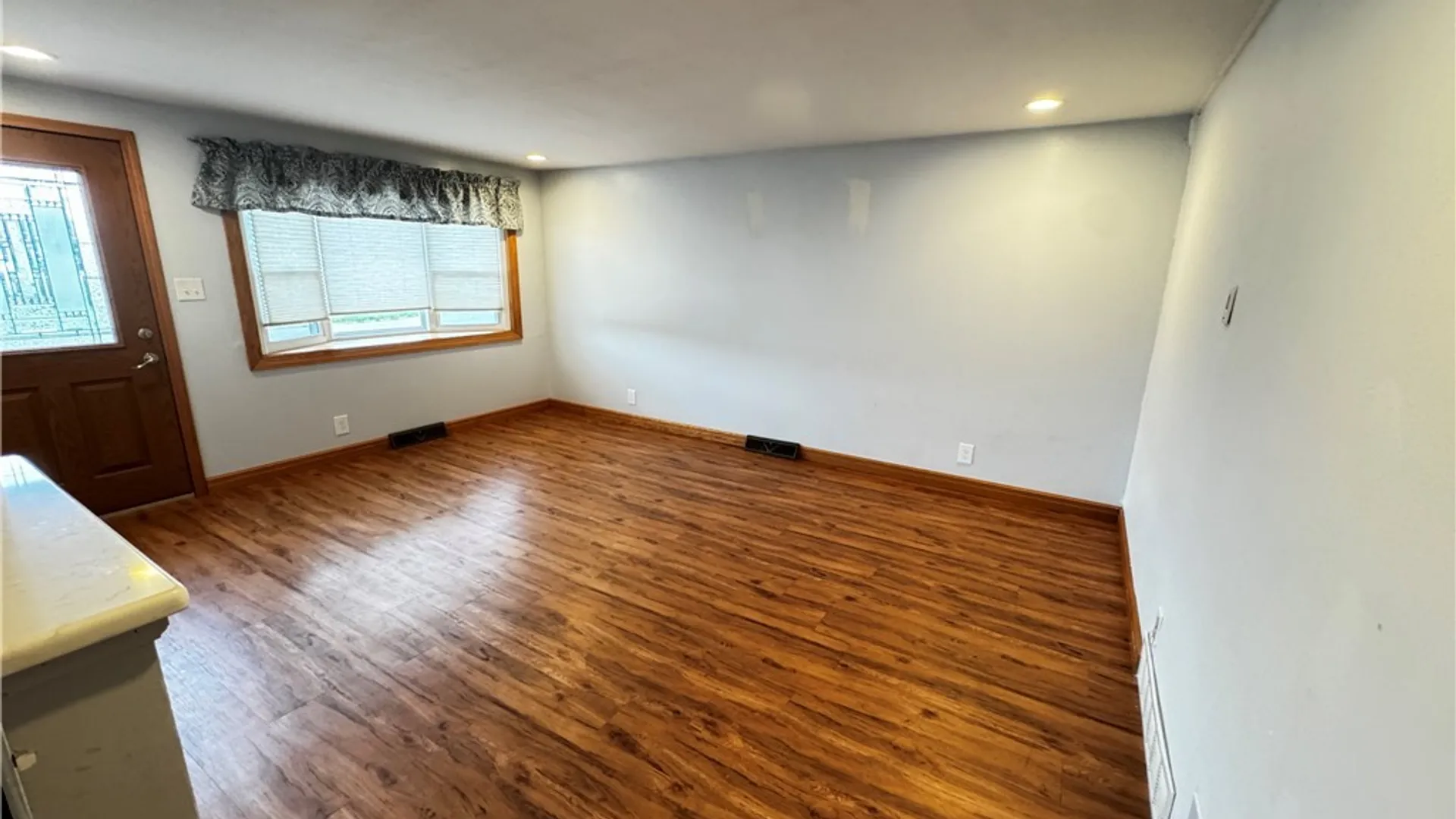 Property at 13 Satinwood Drive, Cheektowaga, NY 14225 6