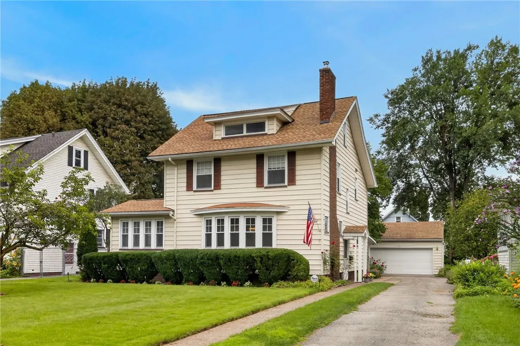 Property at 34 Collingwood Drive, Rochester, NY 14621