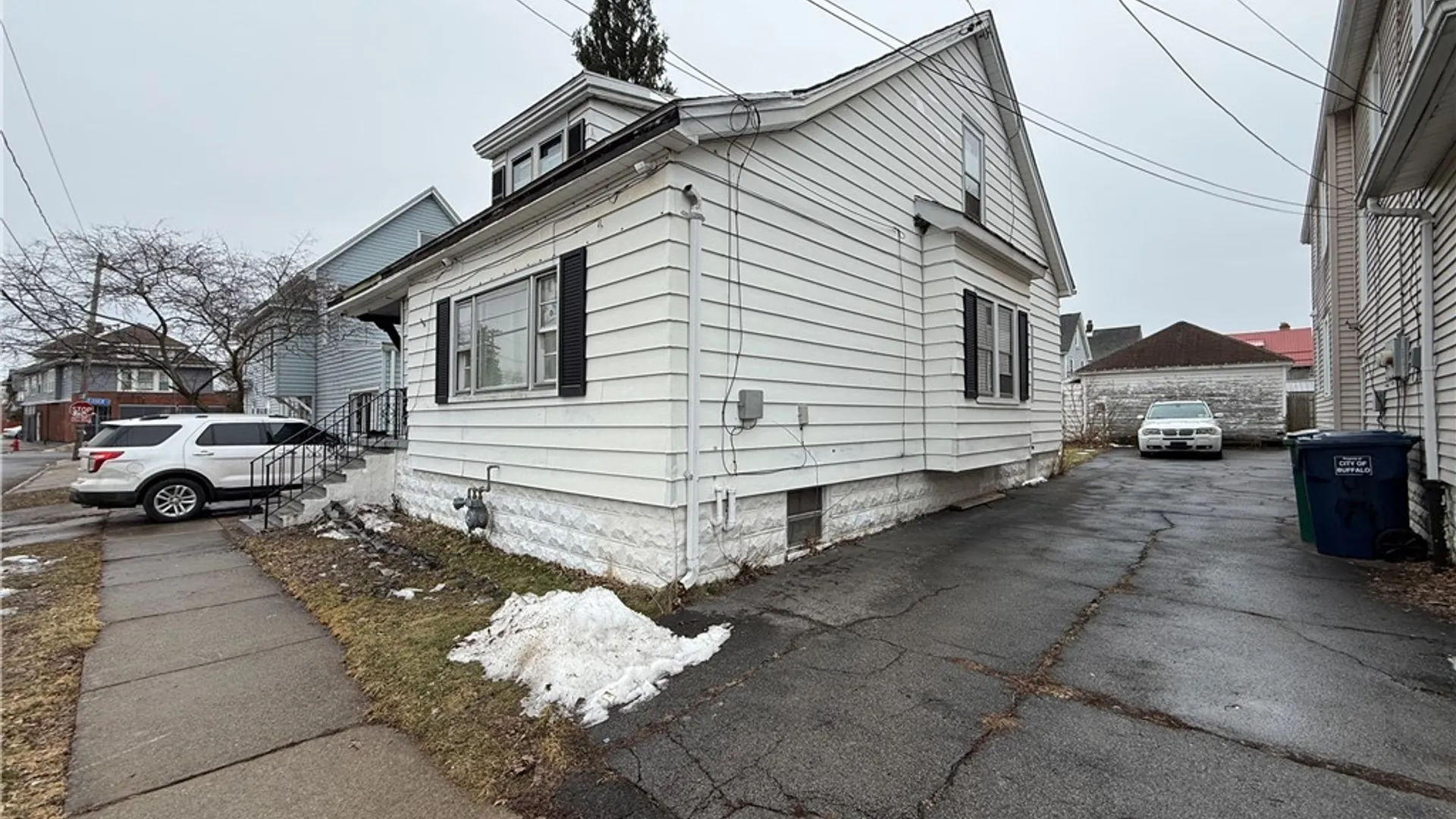 Property at 170 Newfield Street, Buffalo, NY 14207 3