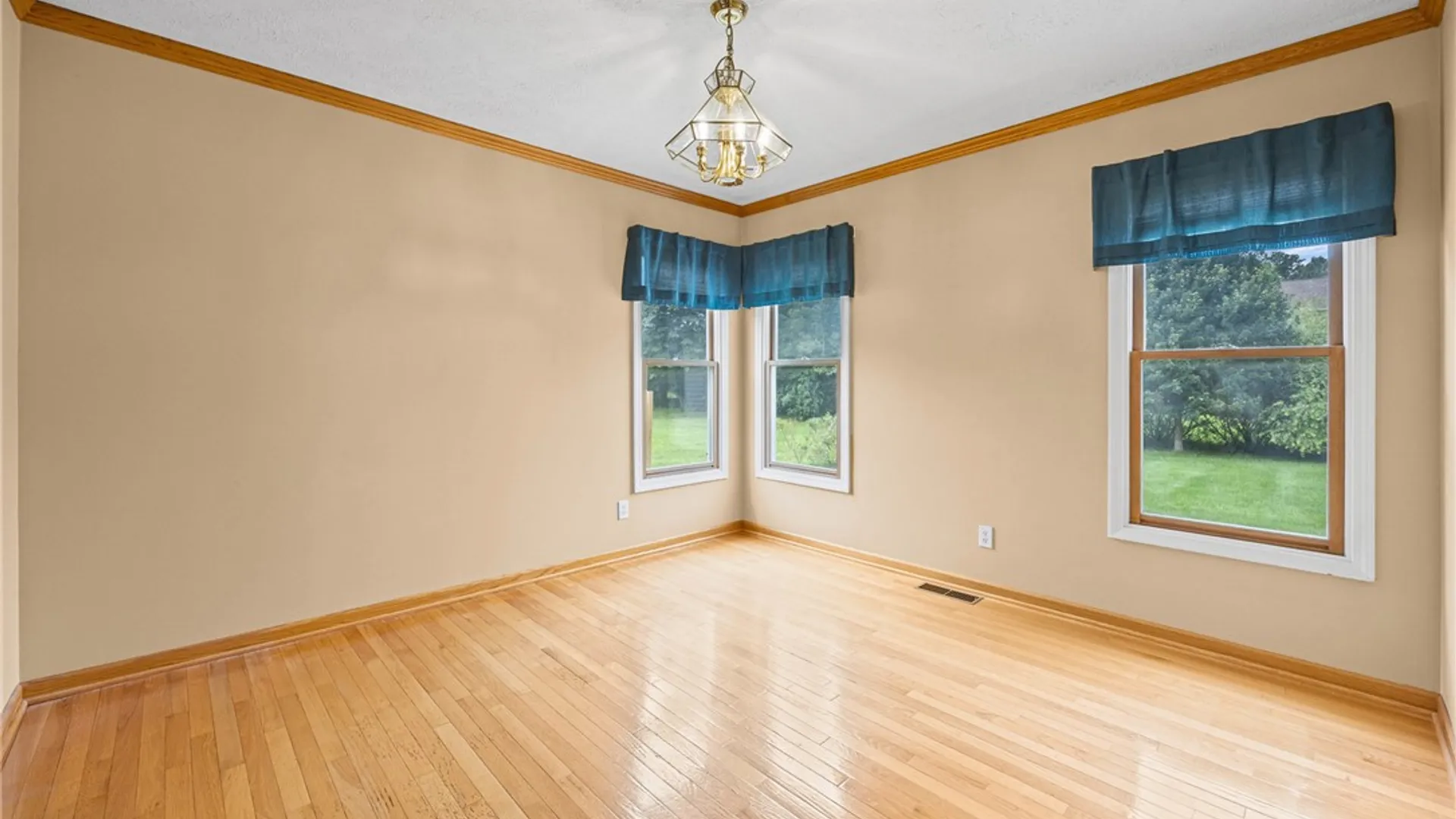 Property at 97 Wakecliffe Dr, Greece, NY 14616 8