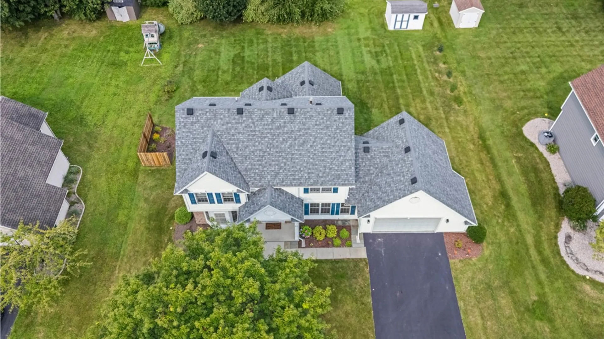 Property at 97 Wakecliffe Dr, Greece, NY 14616 44