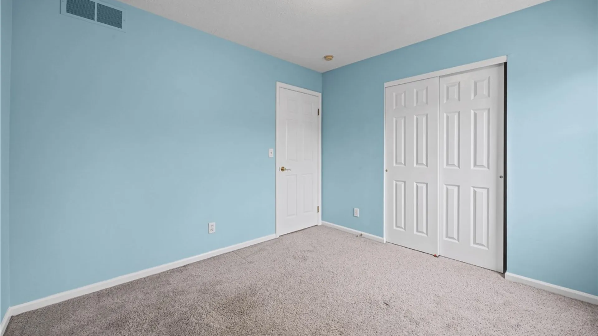 Property at 97 Wakecliffe Dr, Greece, NY 14616 24