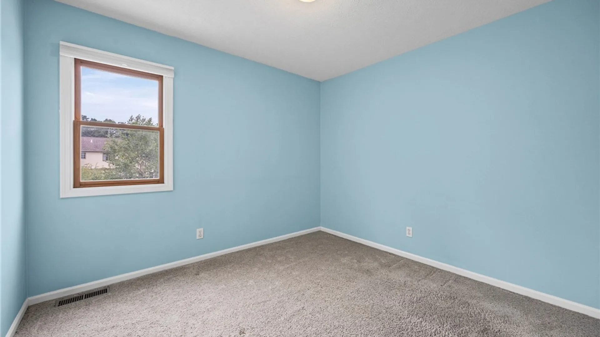 Property at 97 Wakecliffe Dr, Greece, NY 14616 25