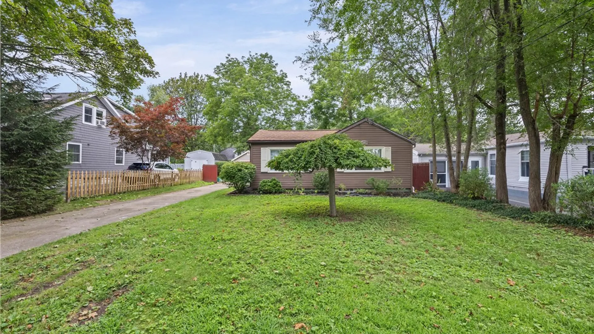Property at 11 Seacliffe Road, Irondequoit, NY 14622 4
