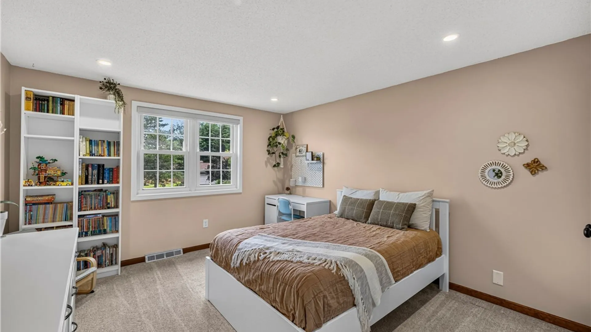 Property at 17 Sherrelwood Court, Amherst, NY 14221 24